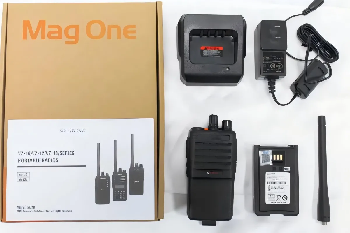 Motorola VZ-18 Walkie Talkie UHF 403-470MHz with Keyboard - Image 5